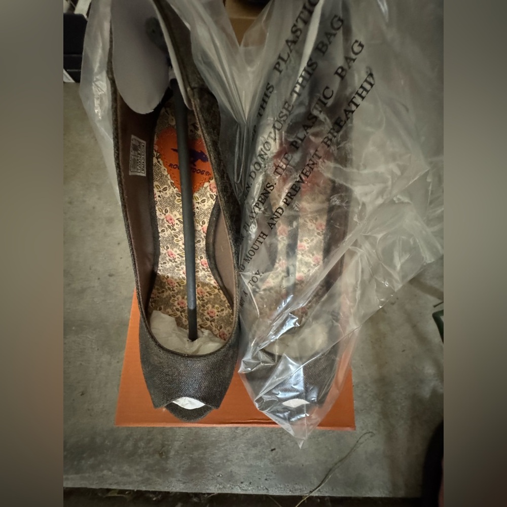 Rocket Dog Chaira Platform Heels Olive Women’s Size 7.5 NIB